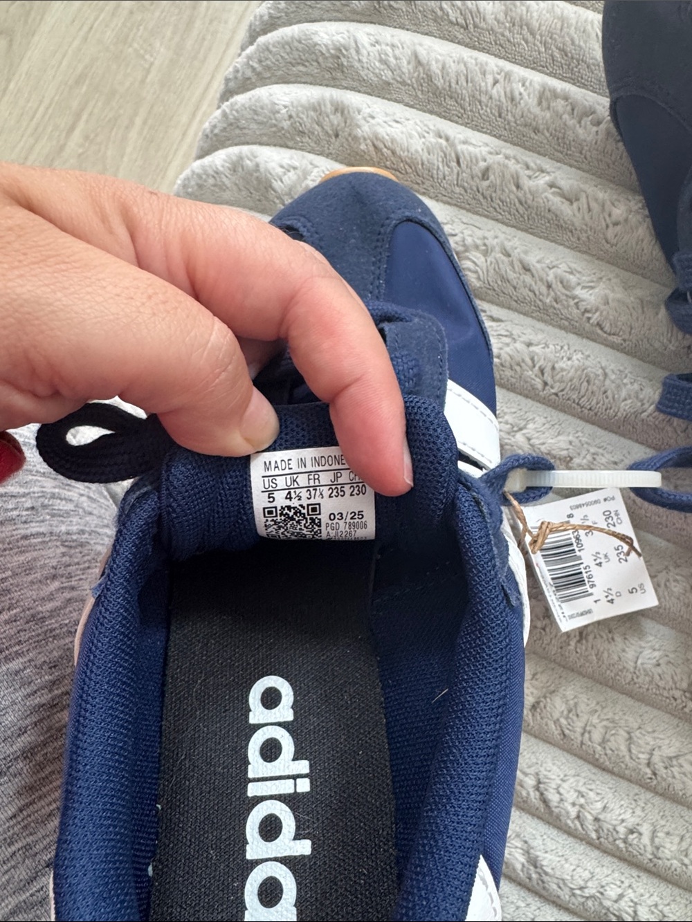 adidas Men’s Navy and White Retro Sneaker - Picture 5 of 6
